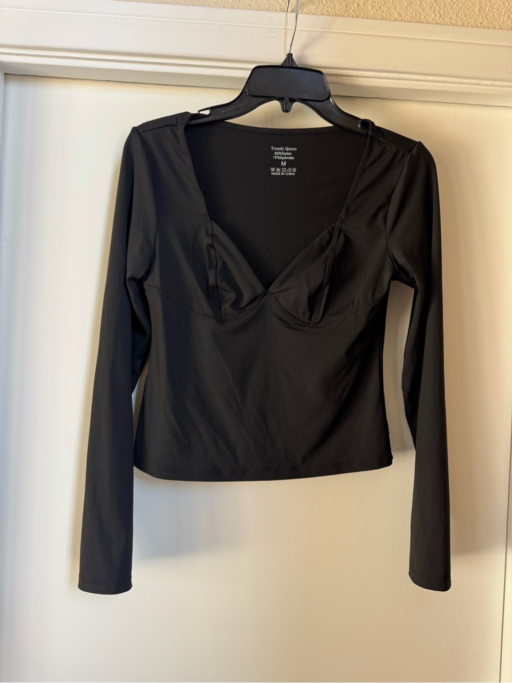 Trendy Queen Black Deep V Neck Long Sleeve Top Size M